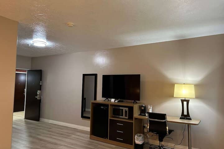 Room 17 of 31